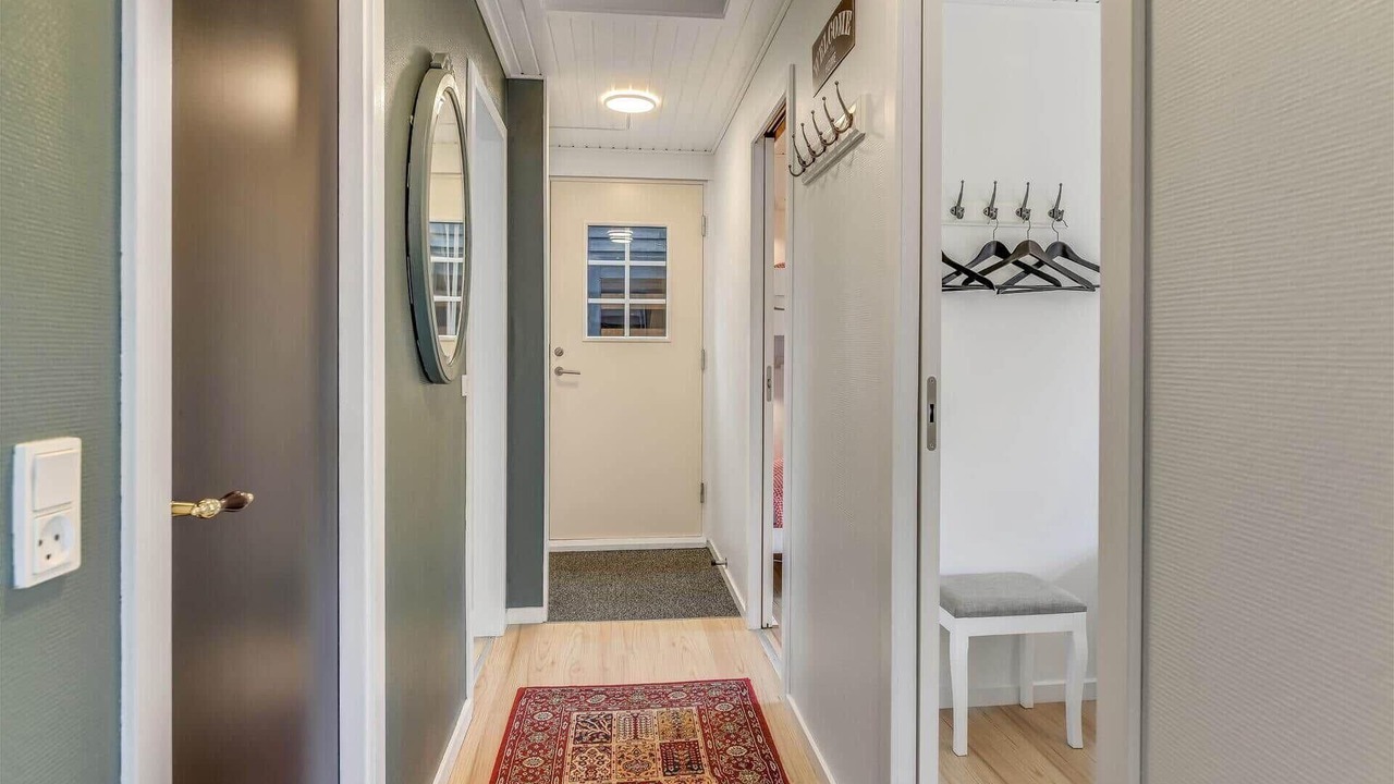 Photo of Others in Henne