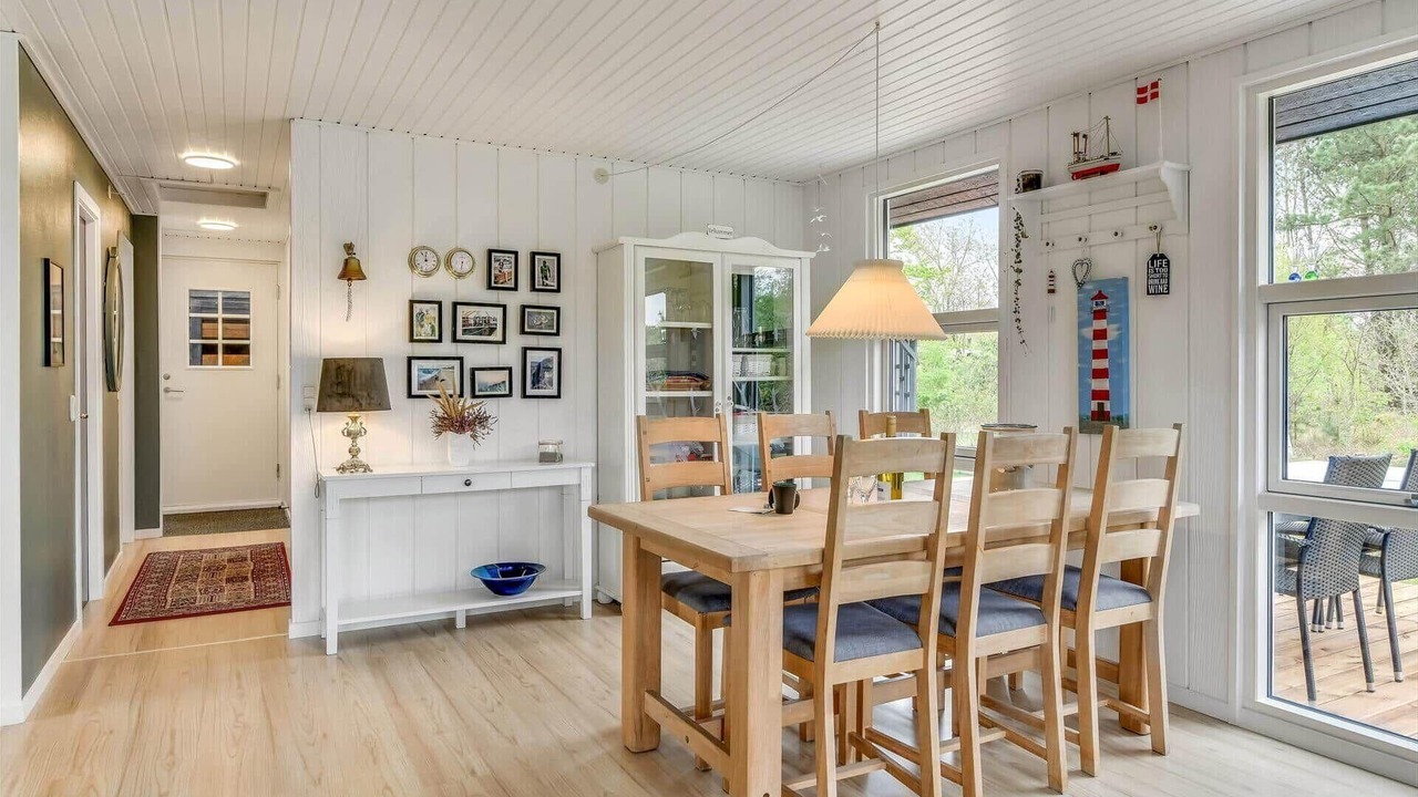 Photo of Others in Henne