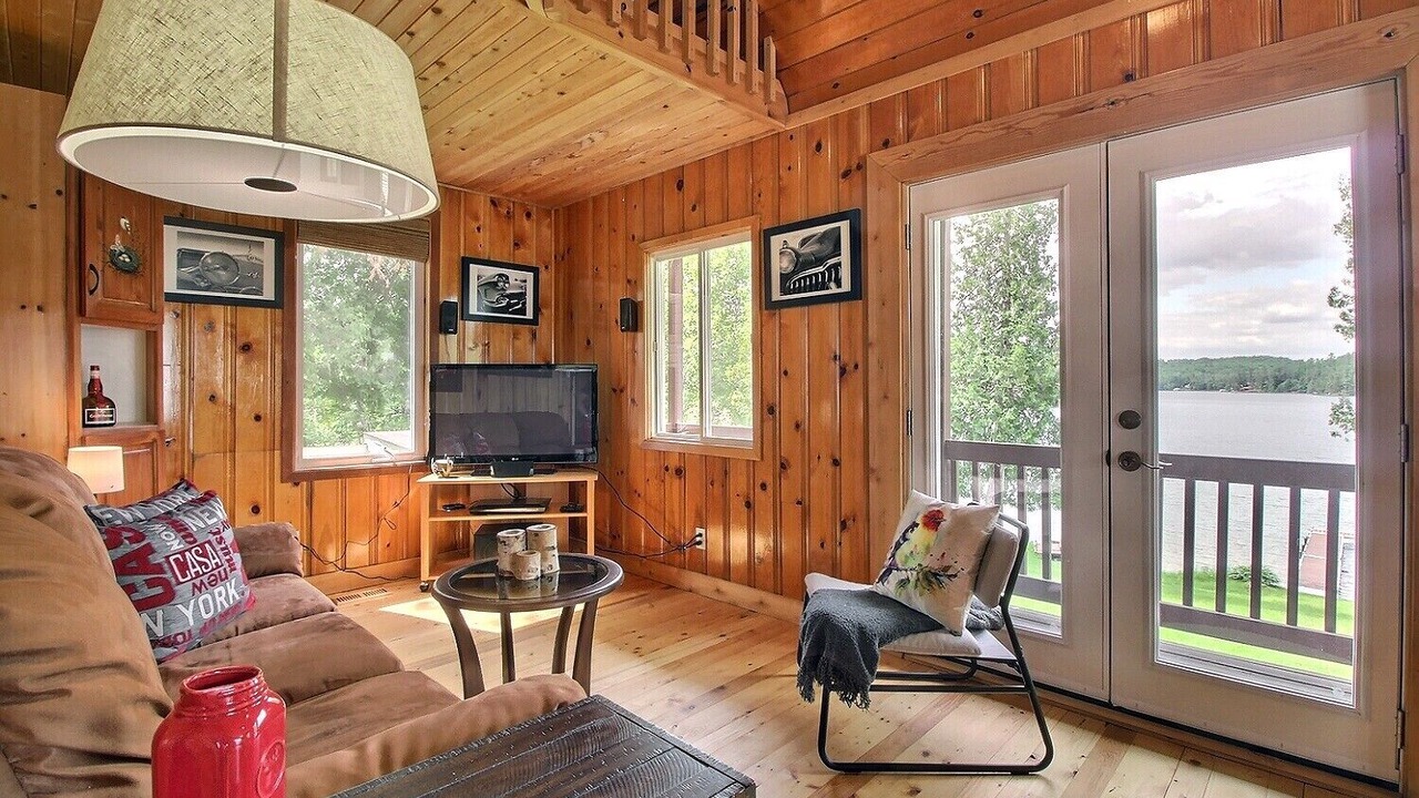 Photo of Livingroom in Sainte-Therese-de-la-Gatineau