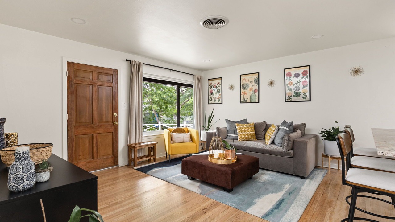 Photo of Livingroom in Rosedale
