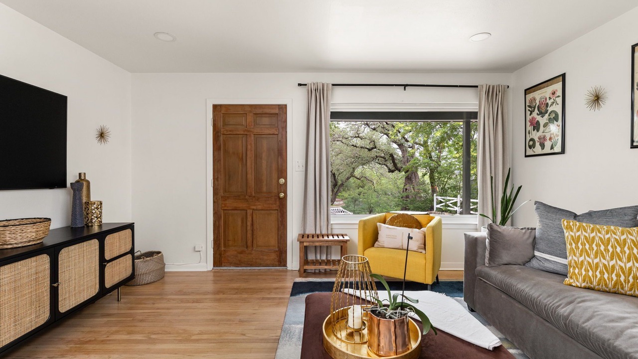 Photo of Livingroom in Rosedale