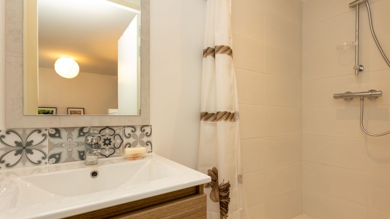 Photo of Bathroom in Le Vivier-sur-Mer