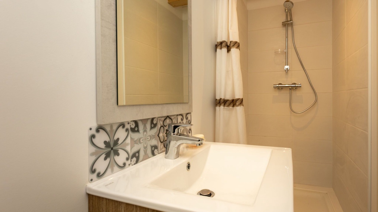 Photo of Bathroom in Le Vivier-sur-Mer