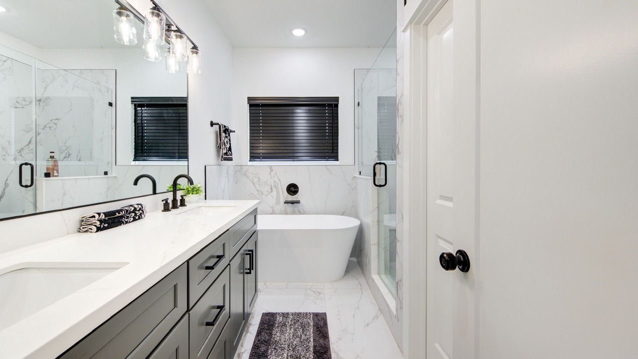 Photo of Bathroom in South Central Houston