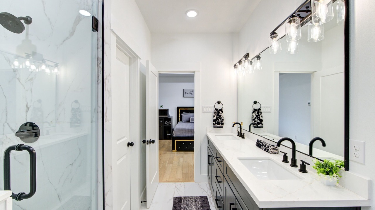 Photo of Bathroom in South Central Houston