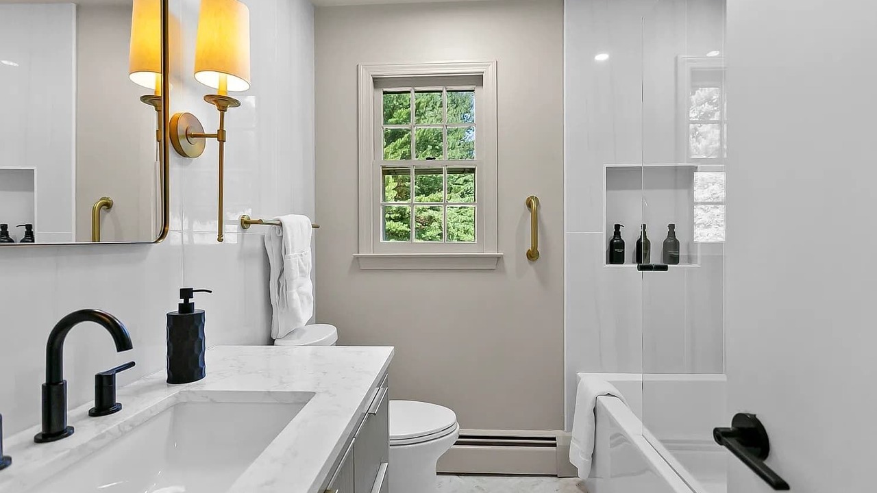 Photo of Bathroom in Redding Ridge