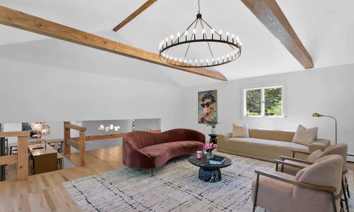 Photo of Livingroom in Redding Ridge