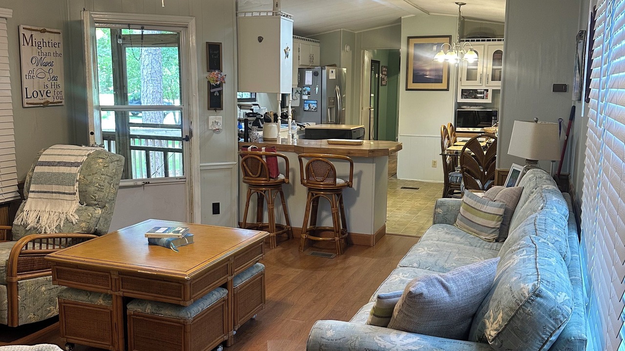 Photo of Livingroom in Cedar Point