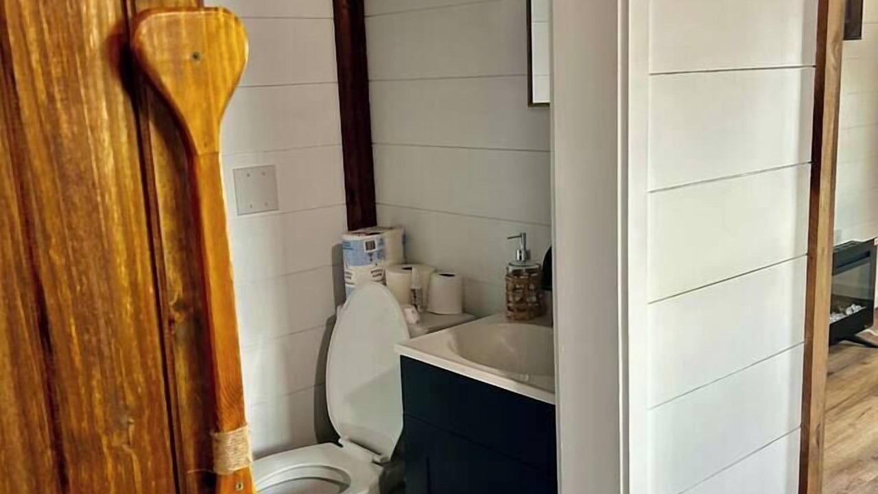 Photo of Bathroom in Hornbeak