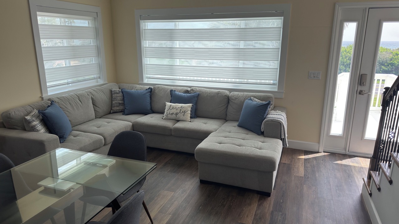 Photo of Livingroom in Beverly Beach