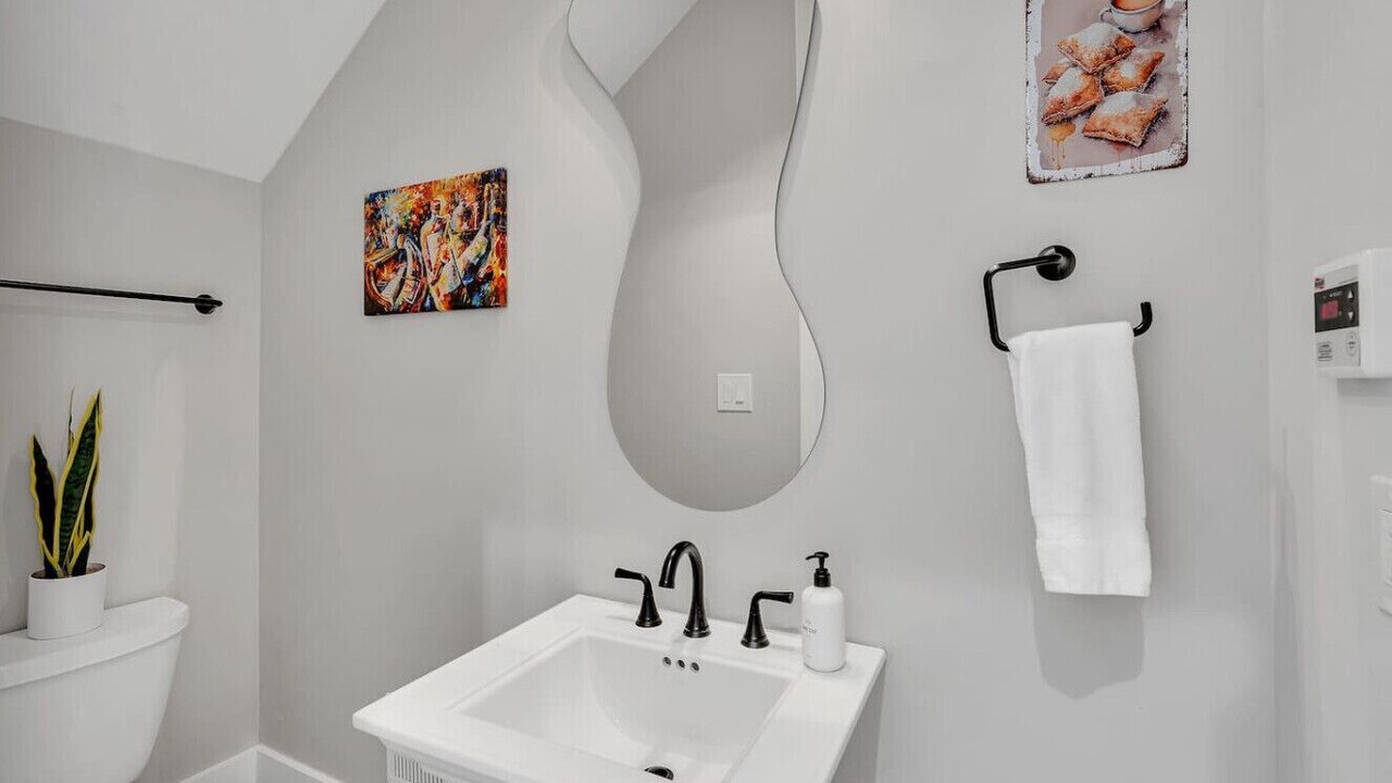 Photo of Bathroom in Tulane - Gravier