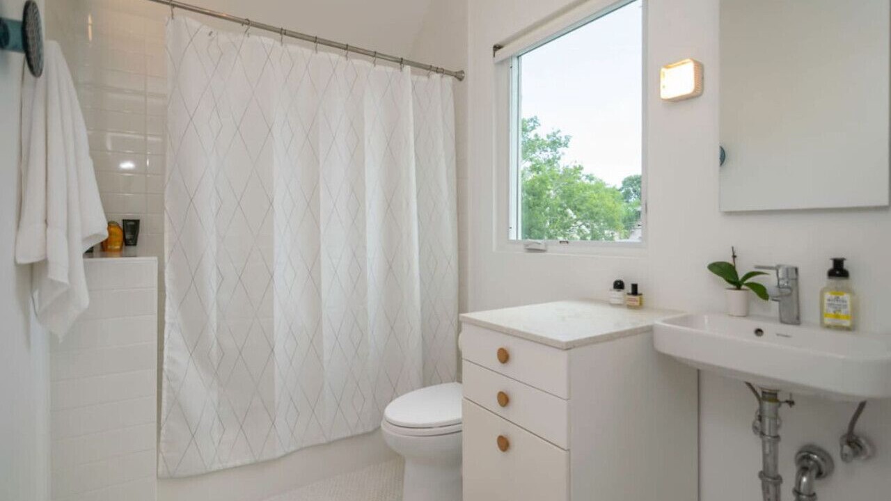 Photo of Bathroom in Irish Channel
