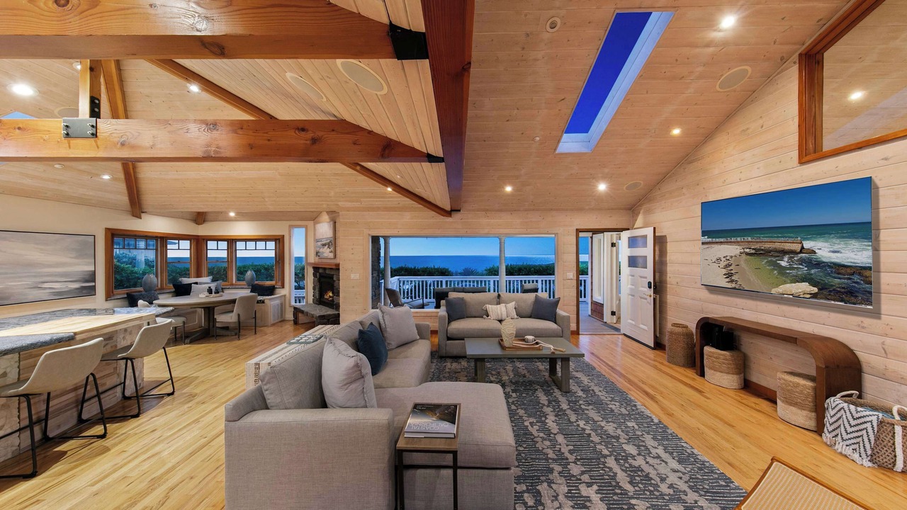 Photo of Livingroom in North Pacific Beach