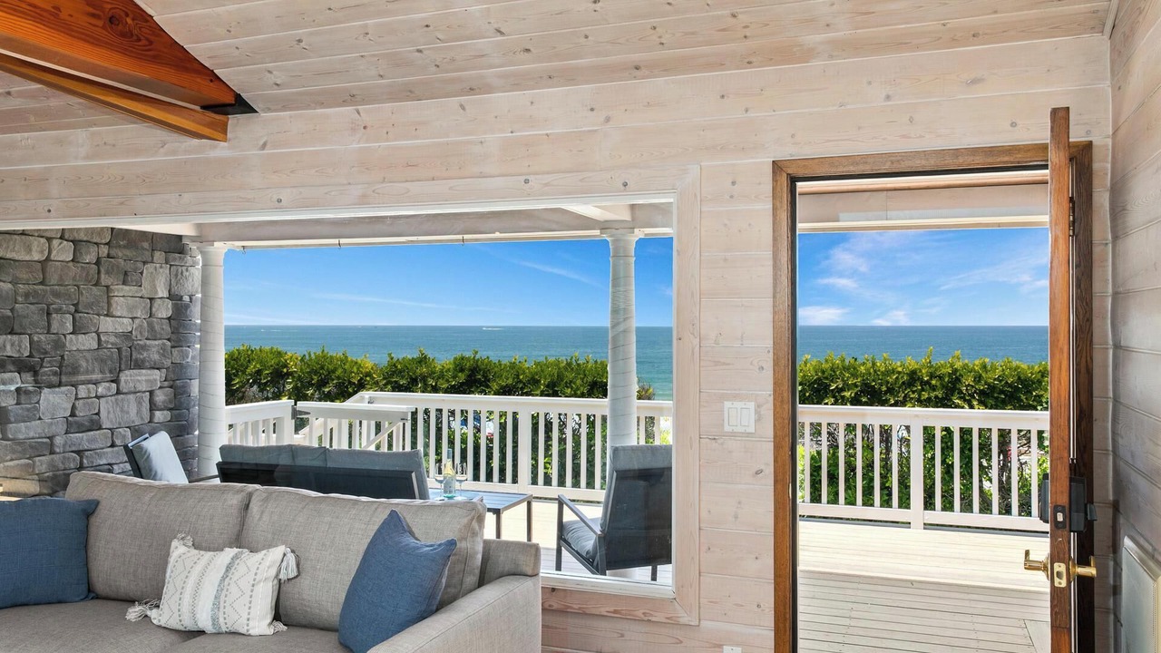 Photo of Livingroom in North Pacific Beach