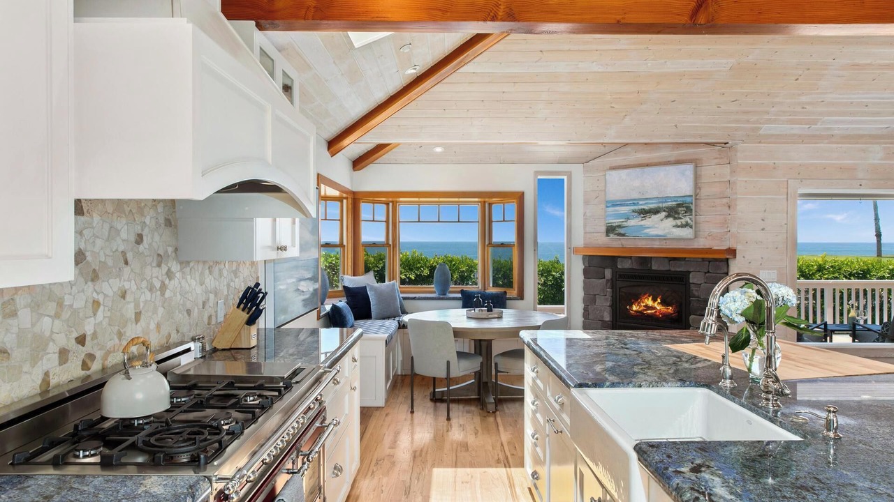 Photo of Livingroom in North Pacific Beach