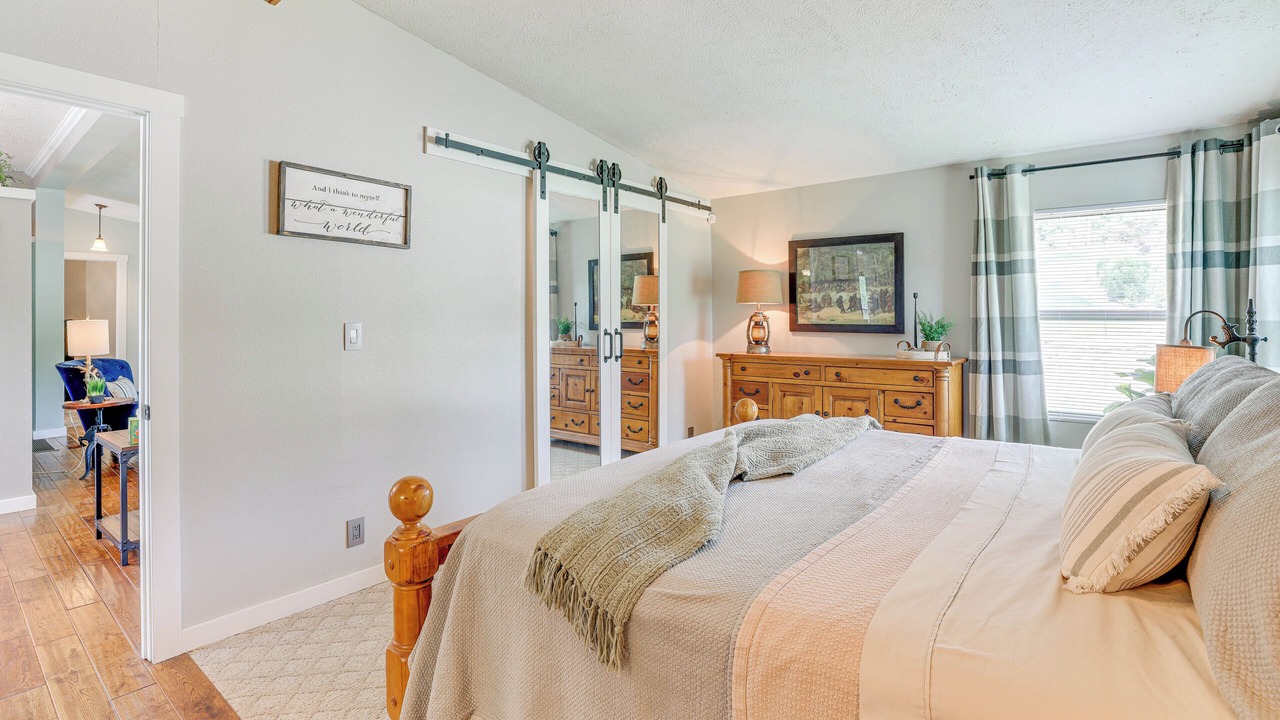 Photo of Bedroom in Golden