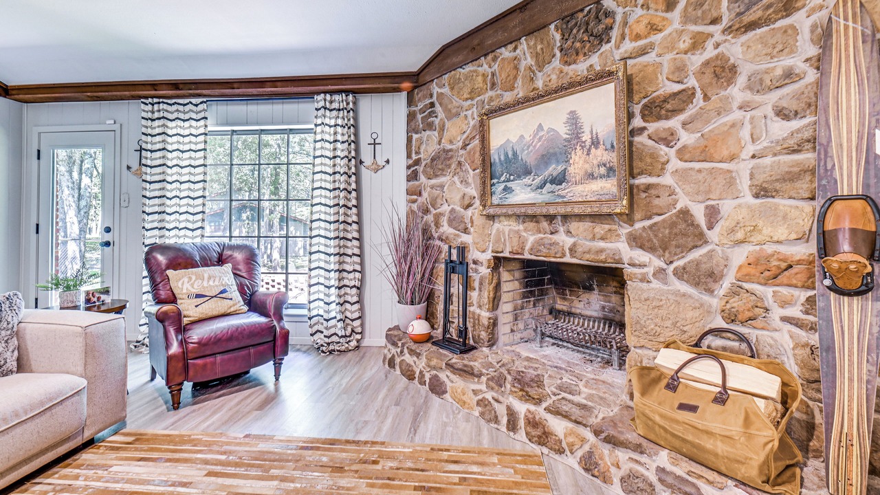 Photo of Livingroom in Mead