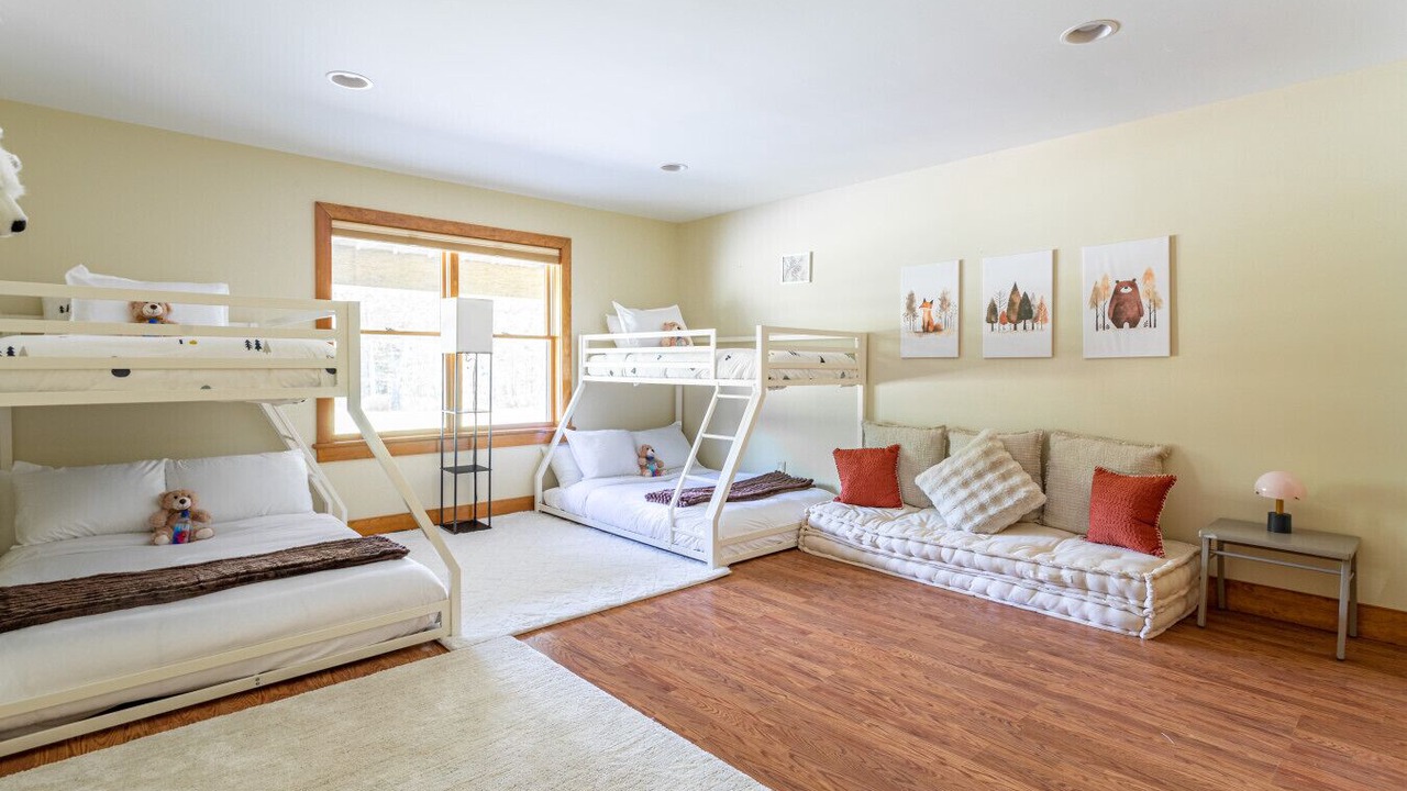 Photo of Bedroom in Roscoe