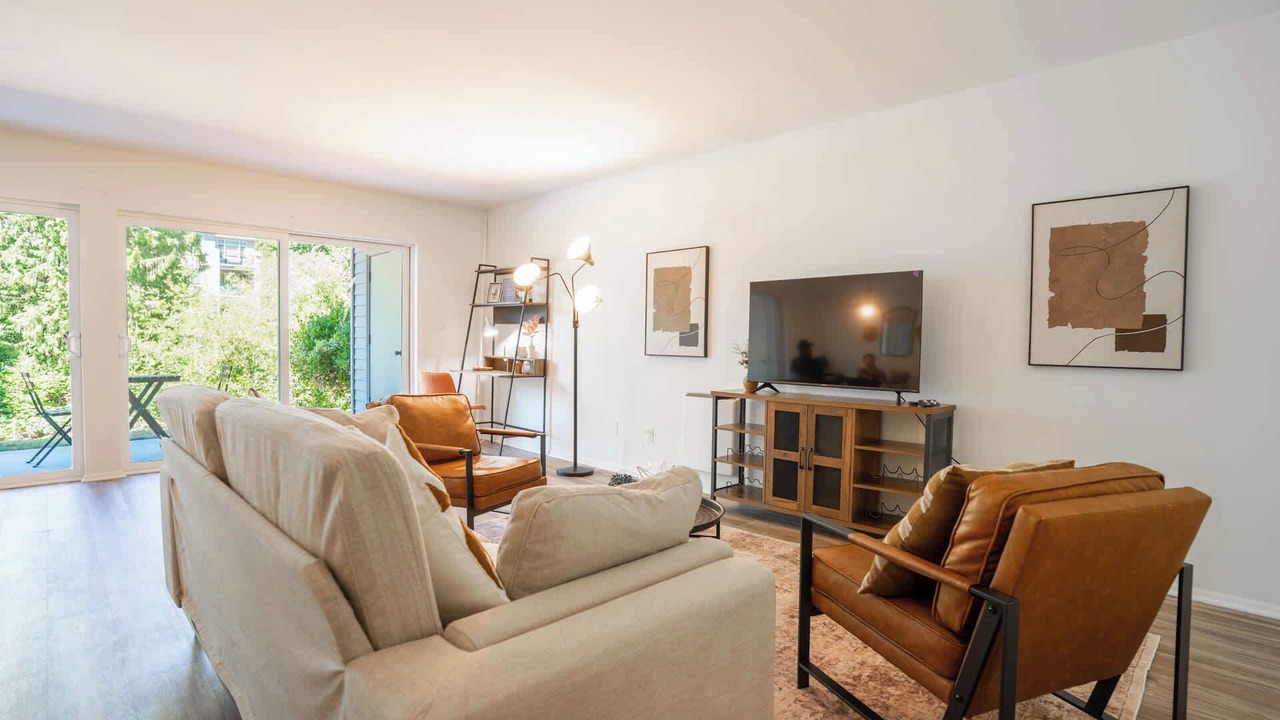 Photo of Livingroom in West Bellevue