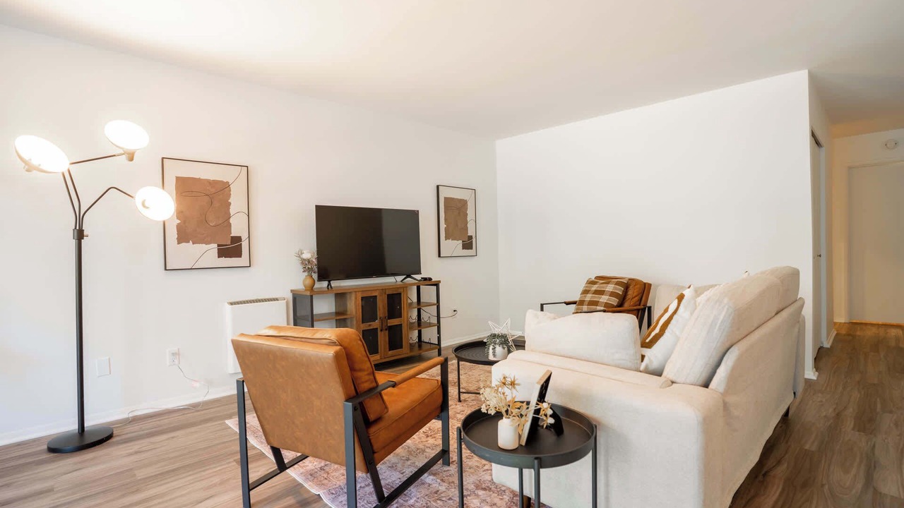 Photo of Livingroom in West Bellevue