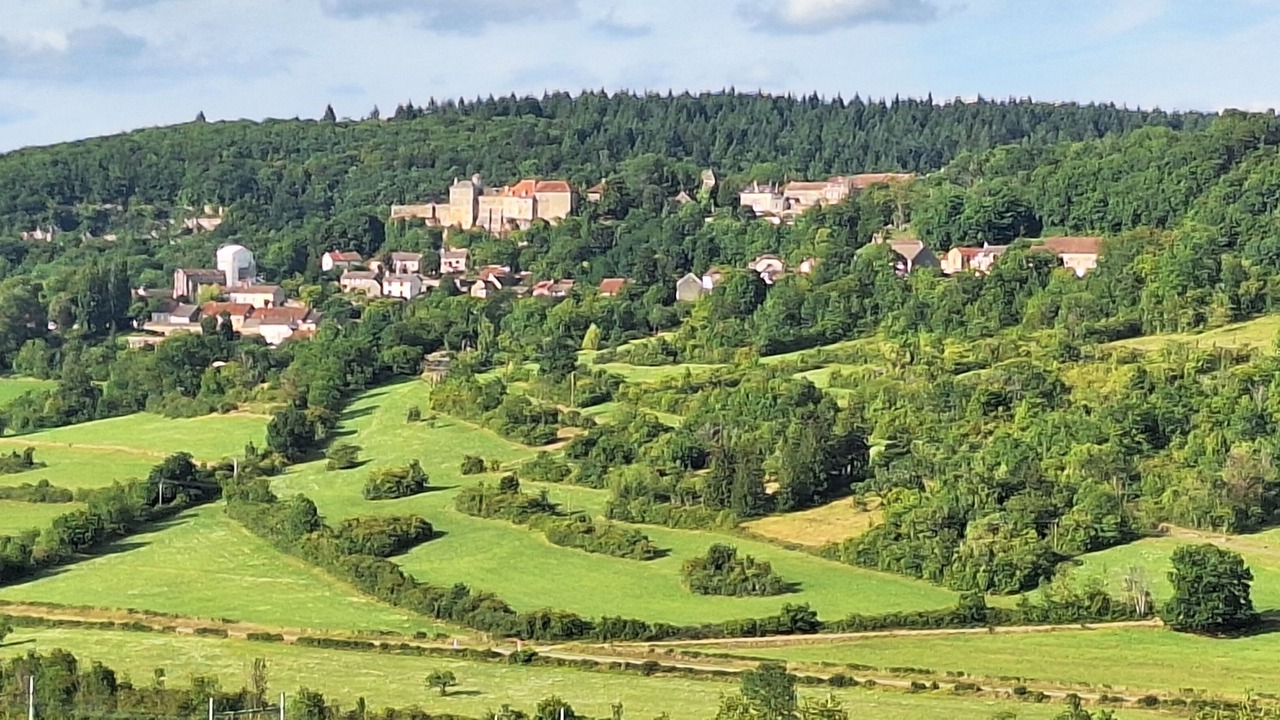 Photo of Others in Salmaise