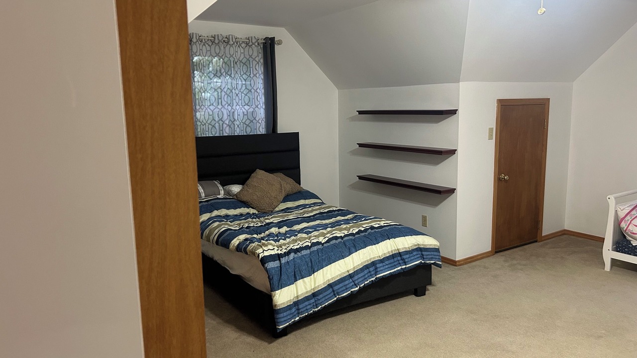 Photo of Bedroom in Henryville