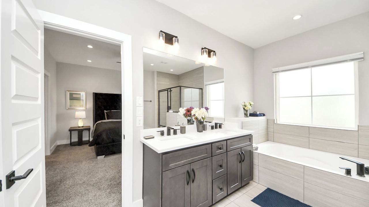 Photo of Bathroom in Clodine