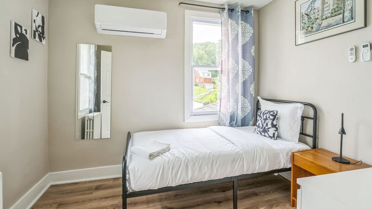 Photo of Bedroom in Wilkinsburg
