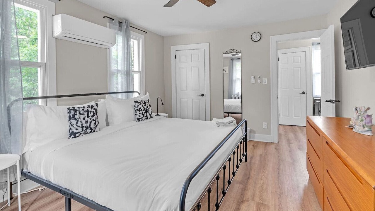 Photo of Bedroom in Wilkinsburg