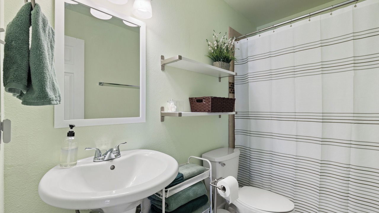 Photo of Bathroom in Montopolis