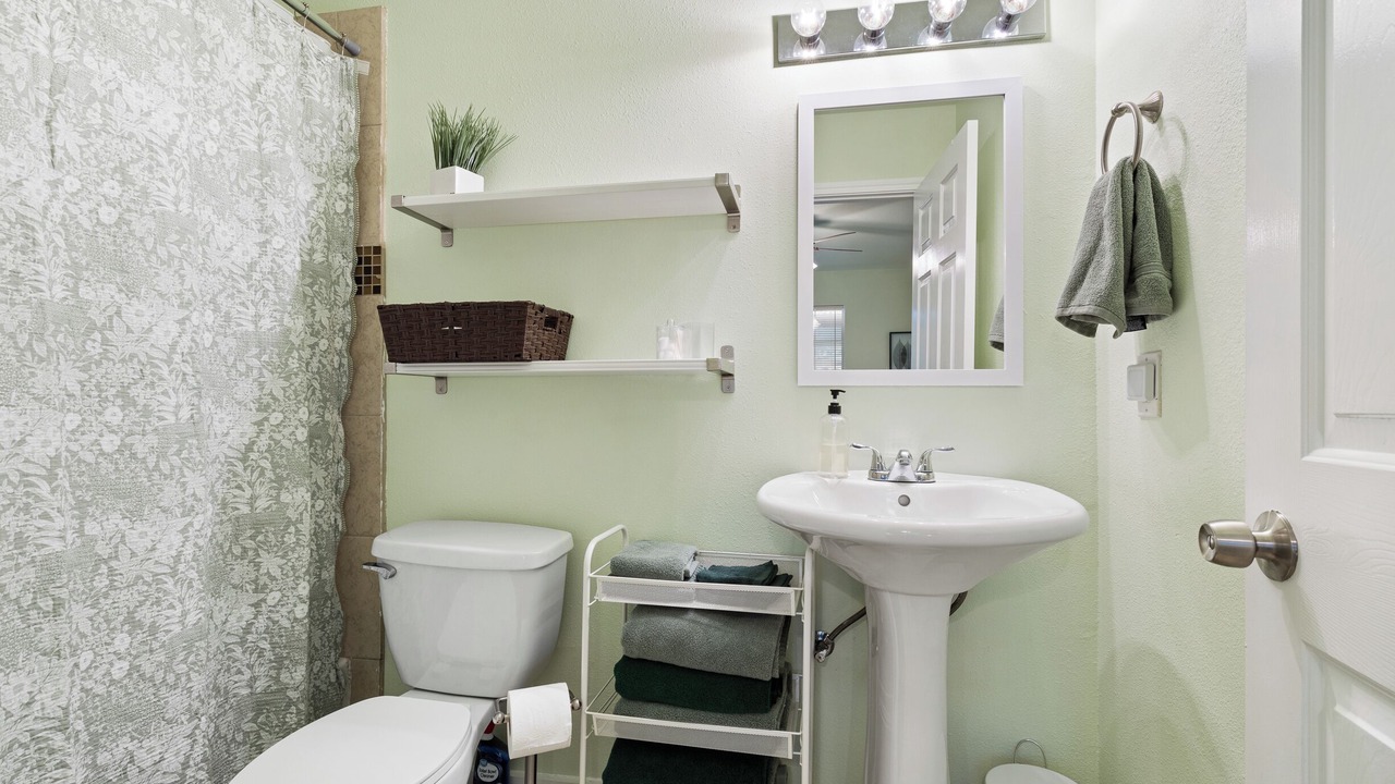 Photo of Bathroom in Montopolis