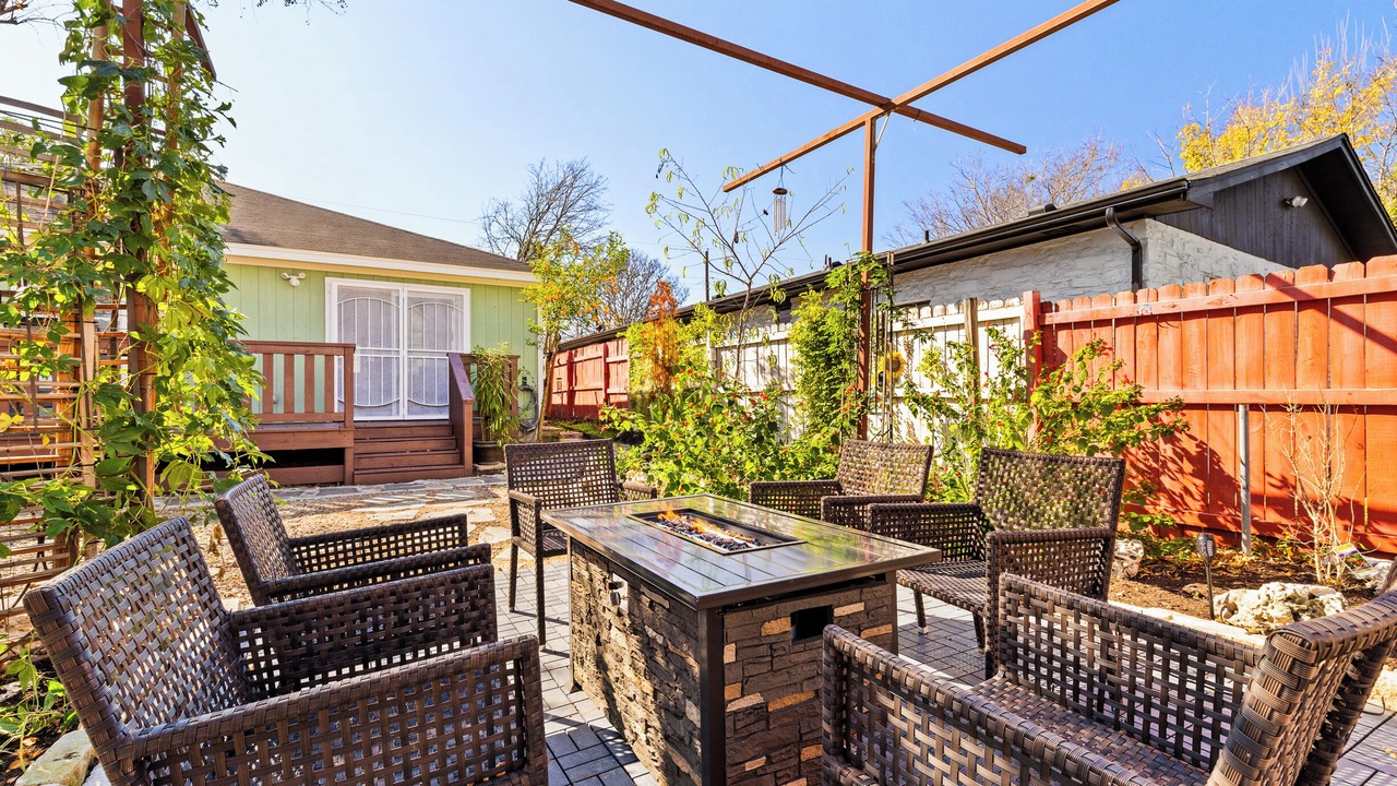 Photo of Patio Balcony in Montopolis