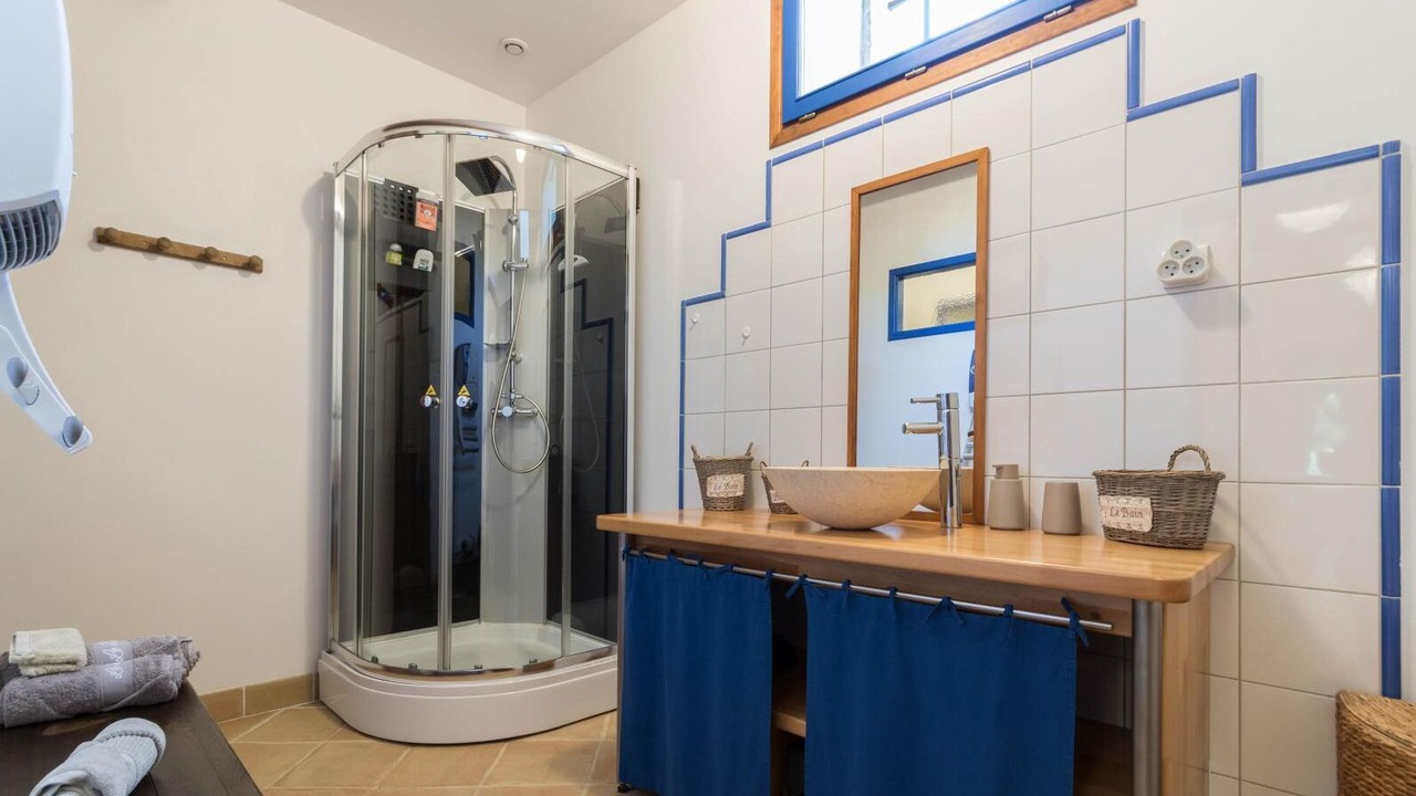 Photo of Bathroom in Calmont