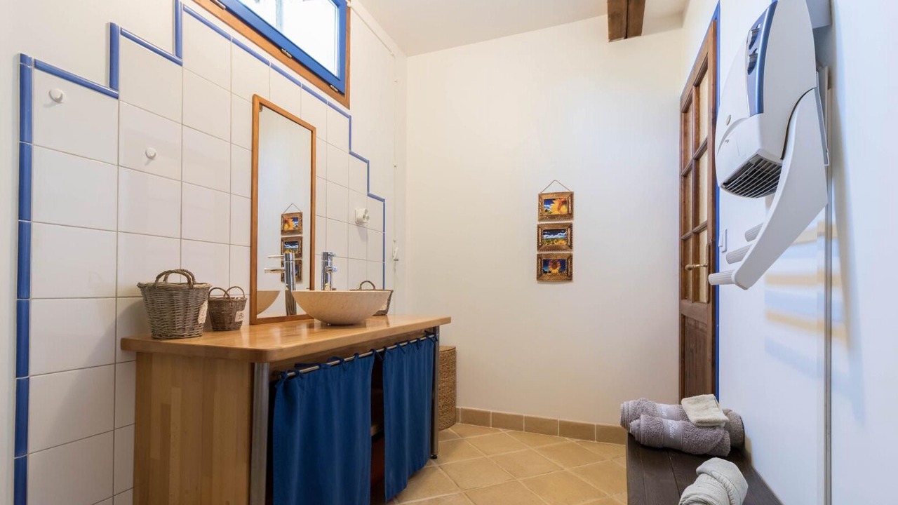 Photo of Bathroom in Calmont