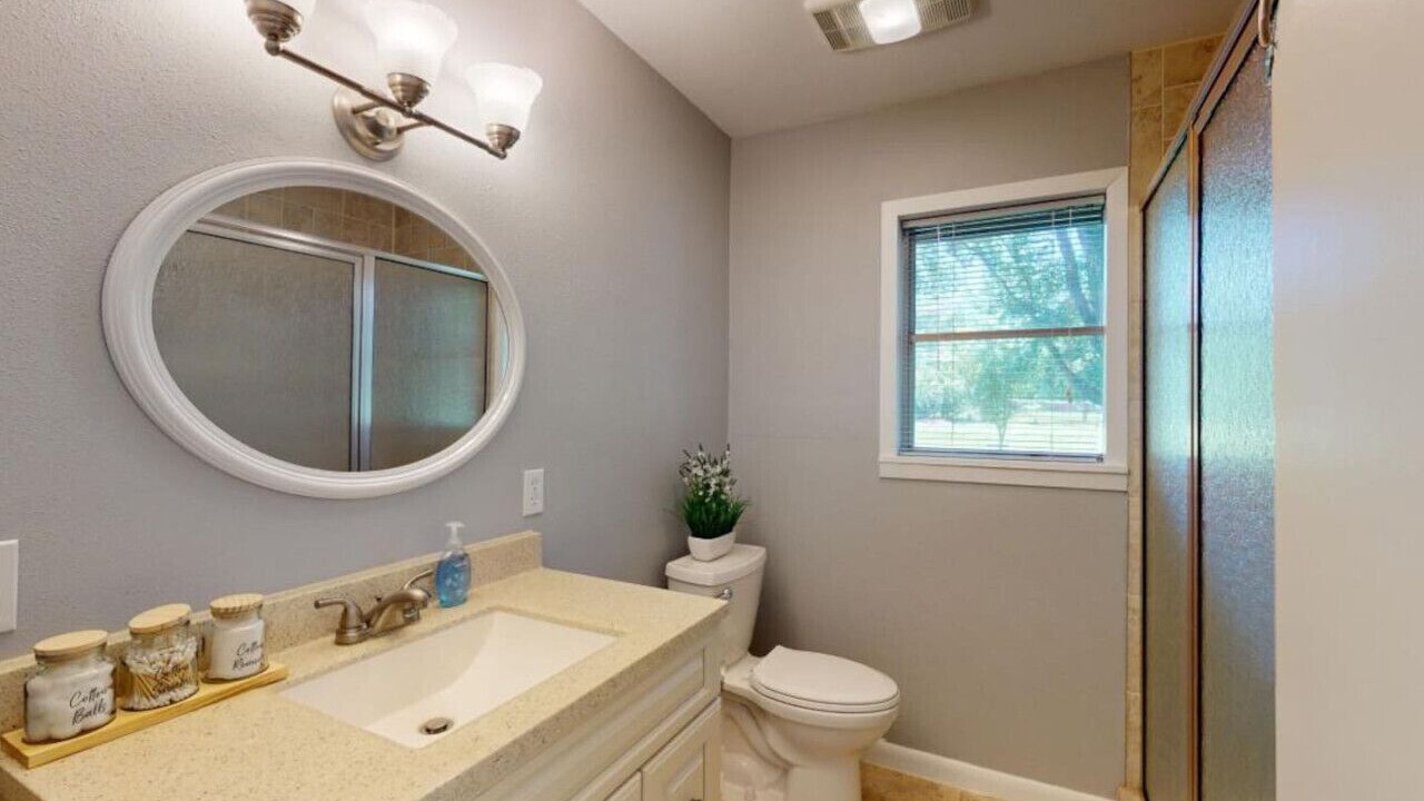 Photo of Bathroom in Navasota
