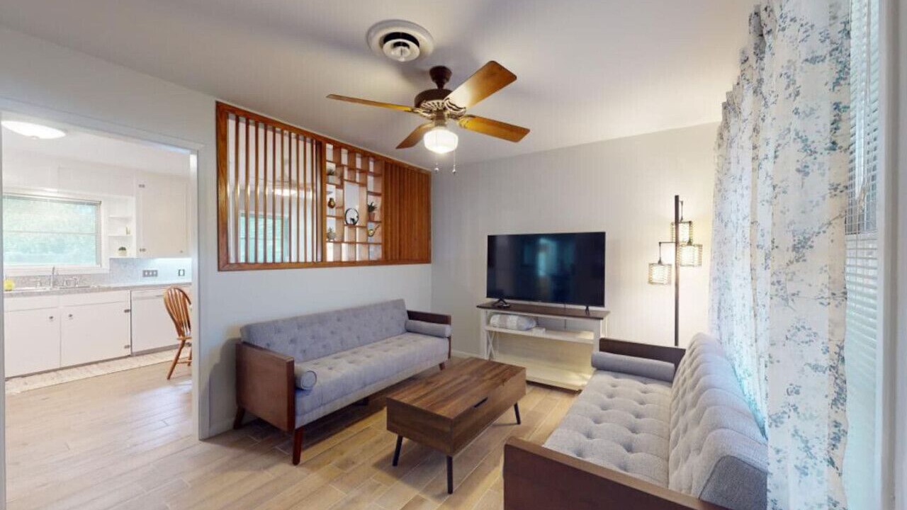 Photo of Livingroom in Navasota
