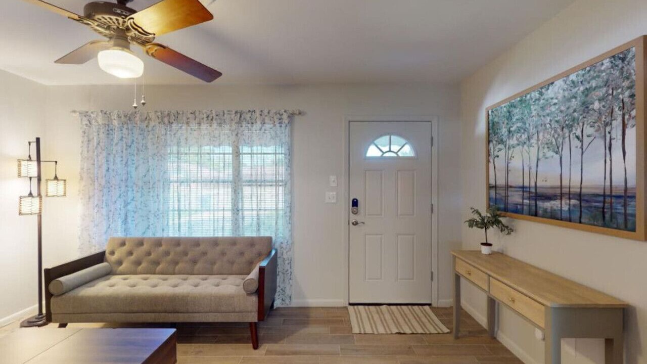 Photo of Livingroom in Navasota