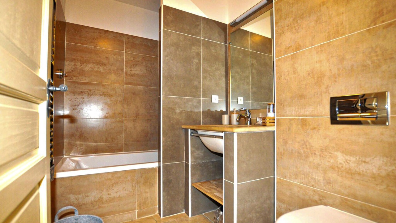 Photo of Bathroom in Saint-Laurent-de-la-Cabrerisse