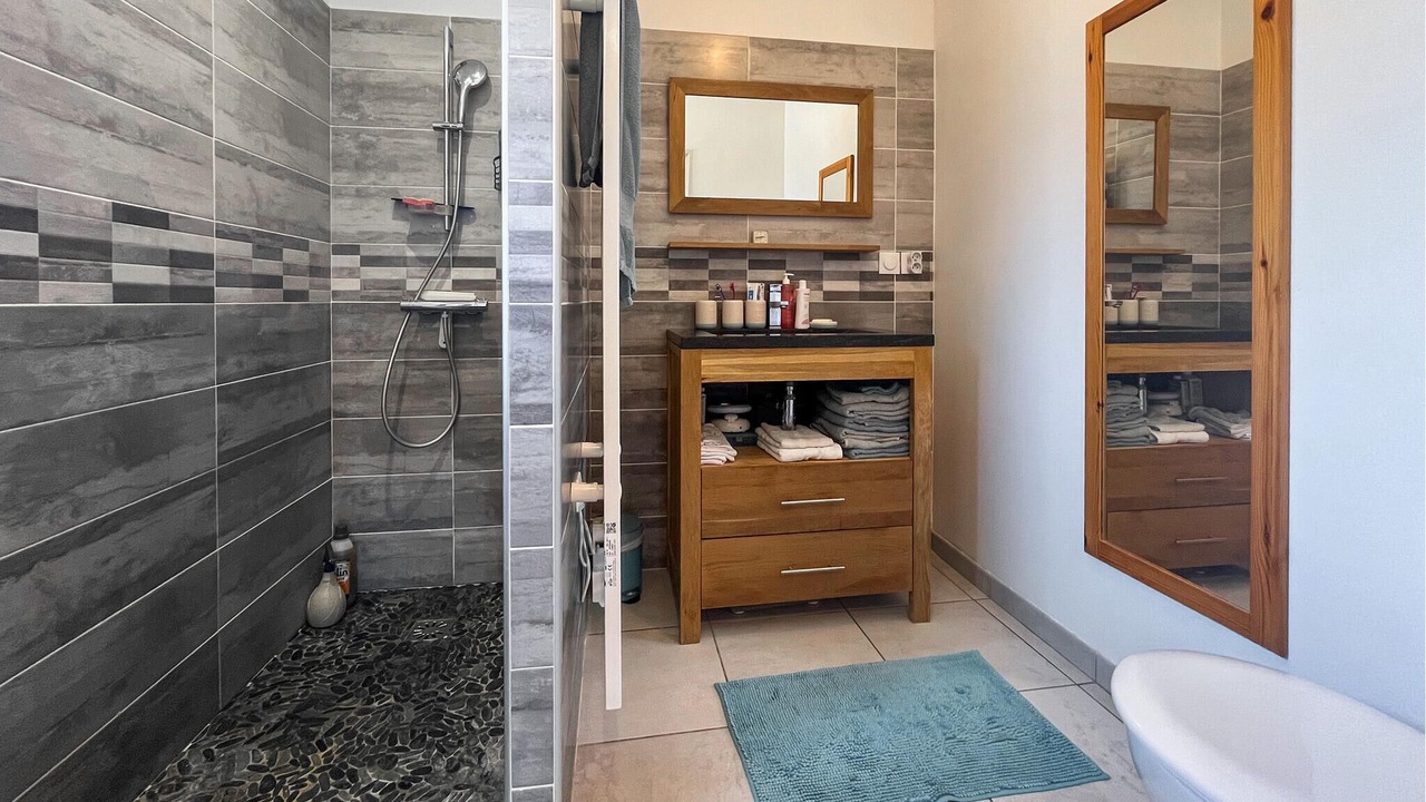 Photo of Bathroom in Saint-Florent-sur-Auzonnet