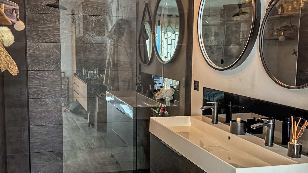 Photo of Bathroom in Saint-Cesaire-de-Gauzignan