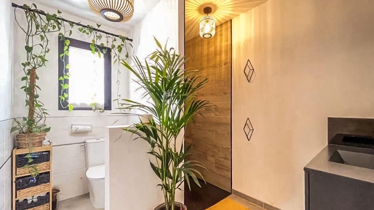 Photo of Bathroom in Saint-Cesaire-de-Gauzignan