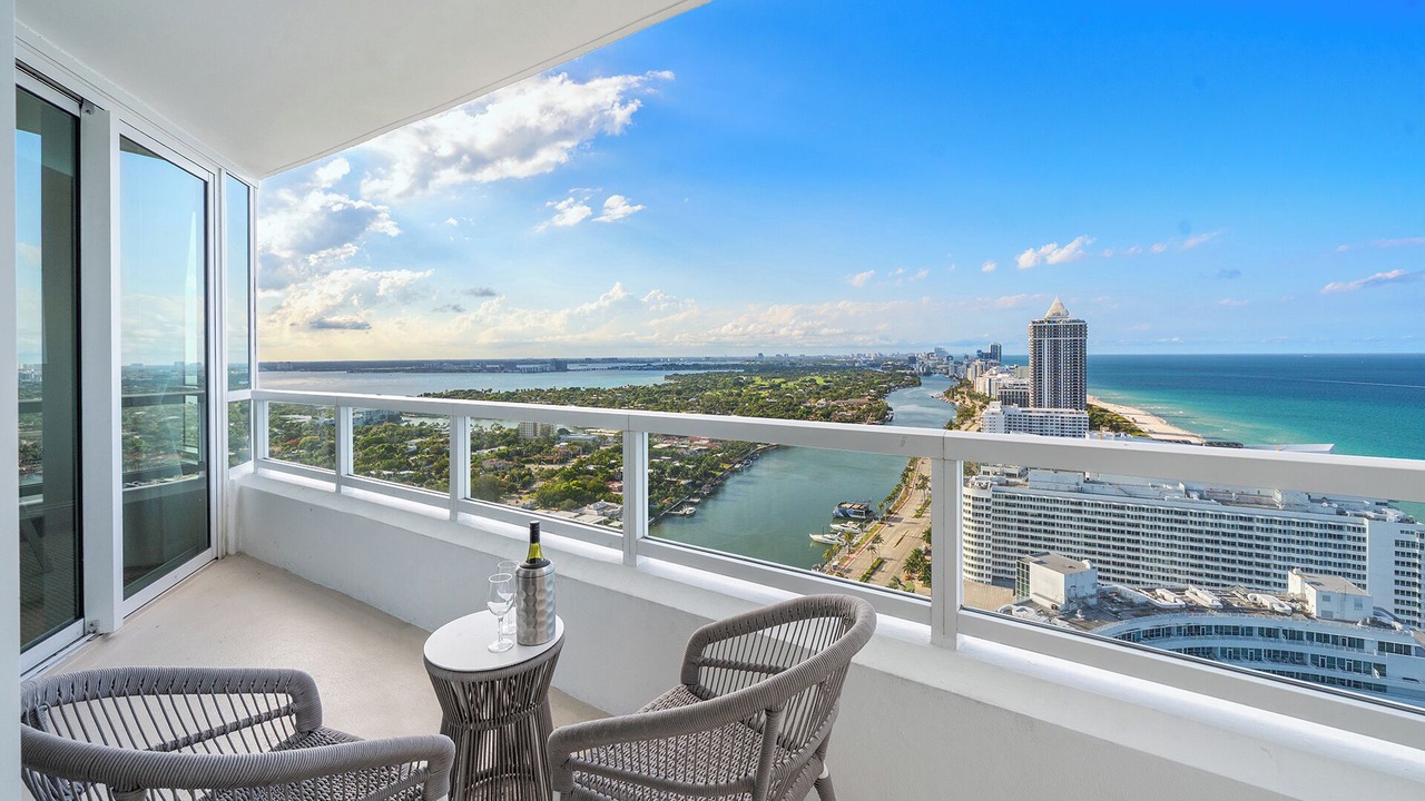 Photo of Patio Balcony in Mid Beach