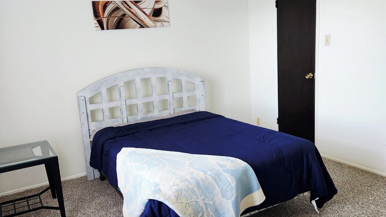 Photo of Bedroom in Overland