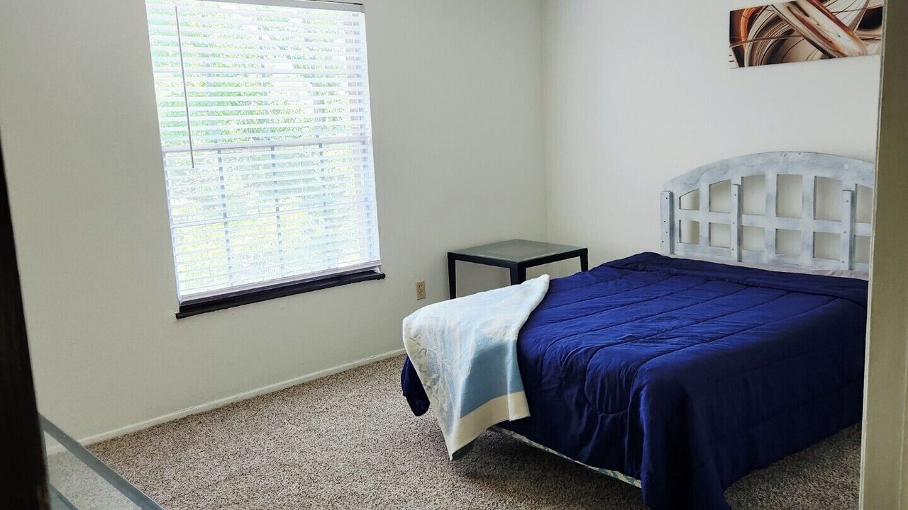 Photo of Bedroom in Overland