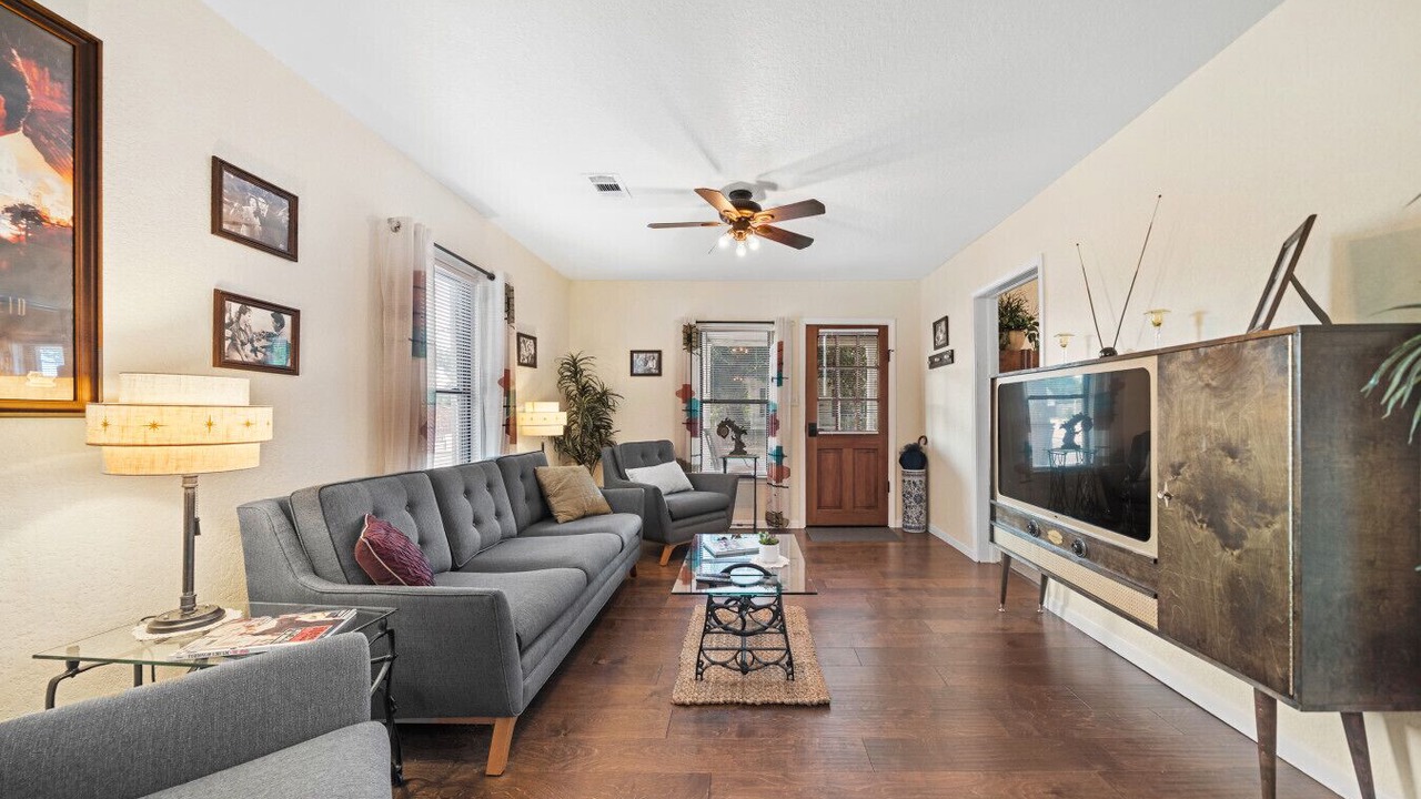Photo of Livingroom in Russellville