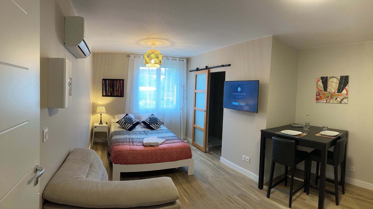 Photo of Bedroom in Arenes Romaines - Saint-Martin-du-Touch