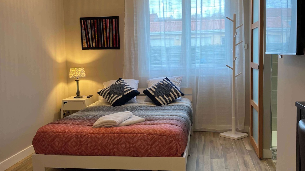 Photo of Bedroom in Arenes Romaines - Saint-Martin-du-Touch