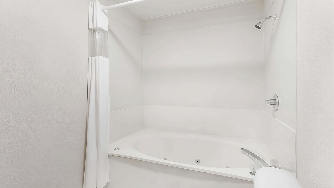 Photo of Bathroom in Austin Ave.