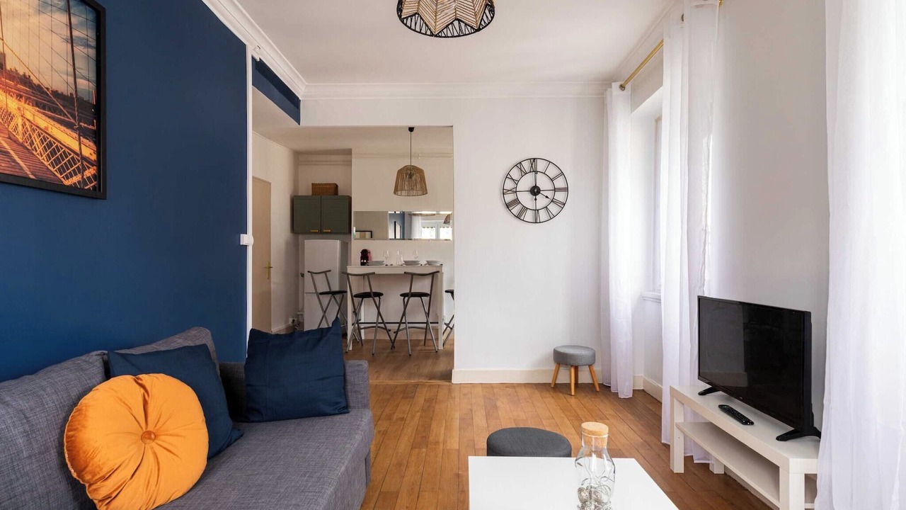 Photo of Livingroom in Carnot - Gailleton