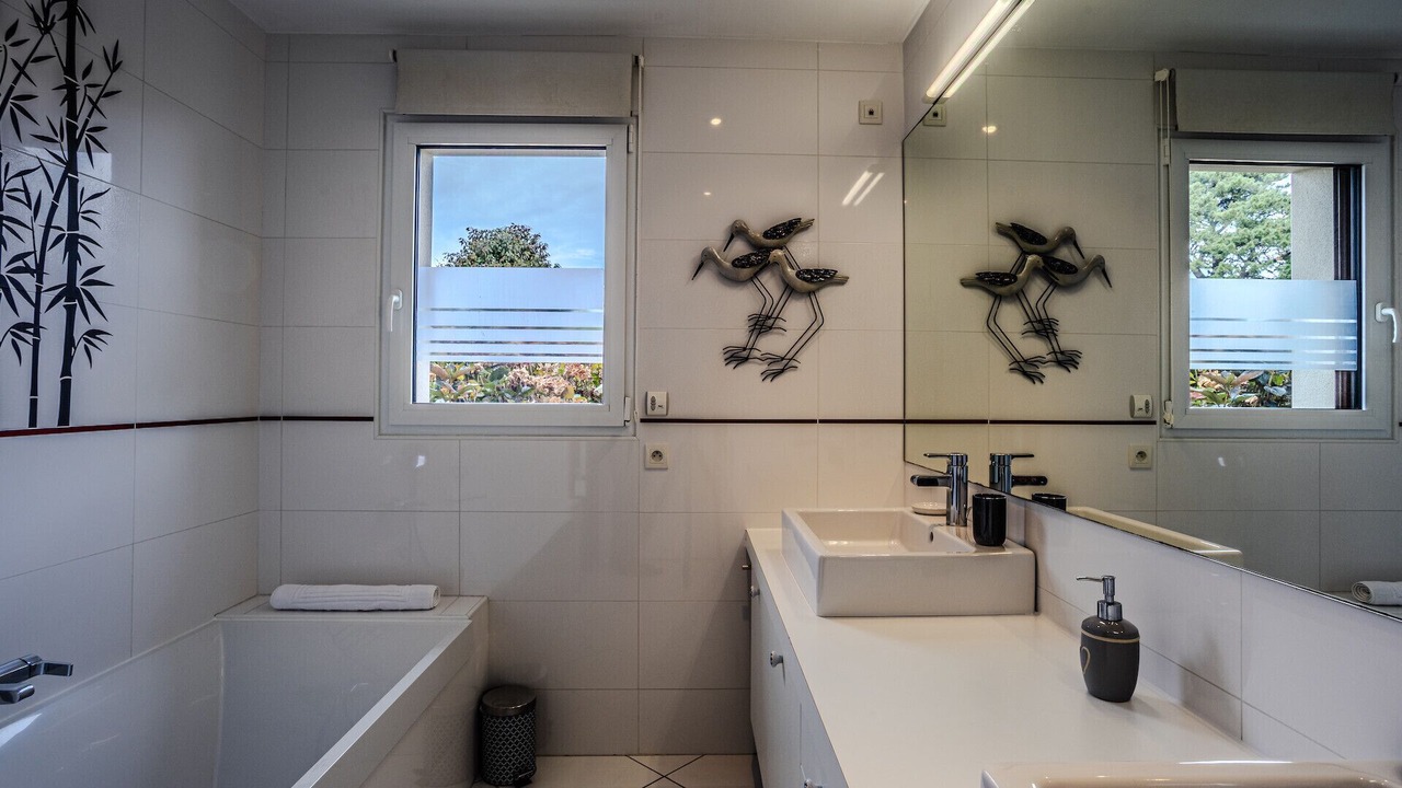 Photo of Bathroom in Tregastel